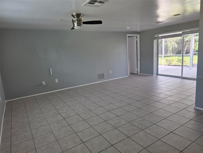 Building Photo - 425 S Venice Blvd