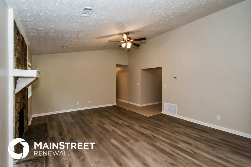 Building Photo - 263 Independence Dr
