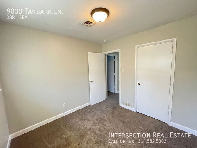 Building Photo - 9800 Tanbark Ln