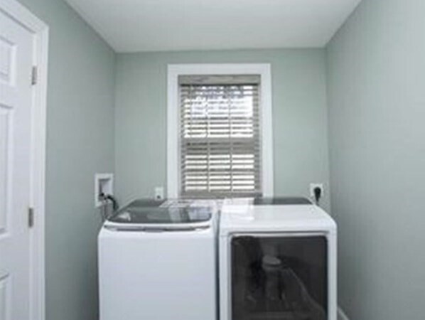 Building Photo - 82 Mill St