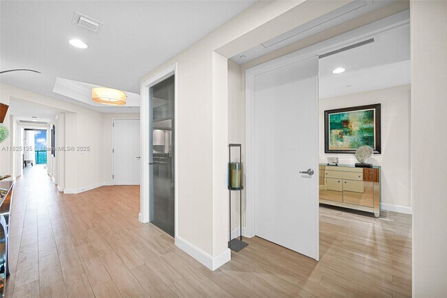 Building Photo - 2711 S Ocean Dr