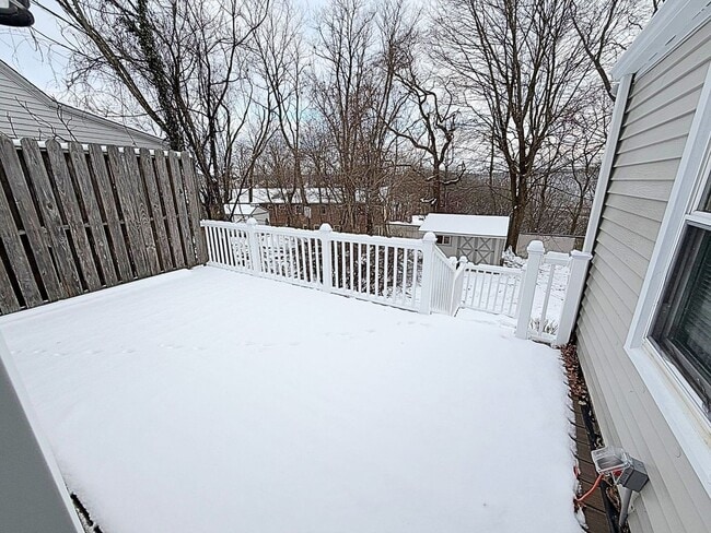 Building Photo - Nice three bedroom home located in an Excellent neighborhood!