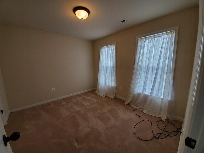Building Photo - 10510 Woodland Dr