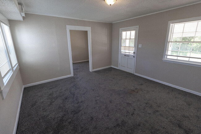 Building Photo - 7460 N Wade School Rd