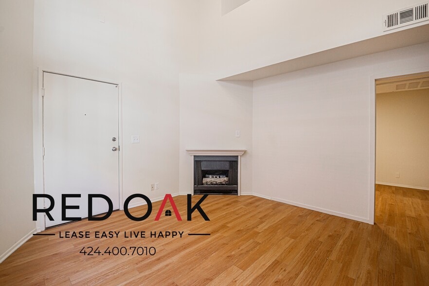 Building Photo - 4651 Cahuenga Blvd