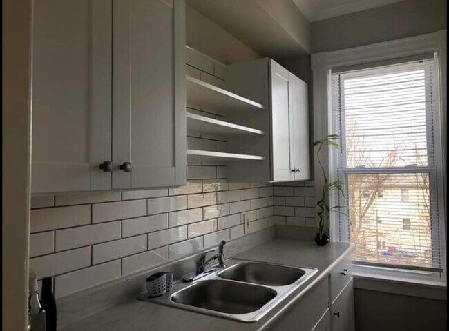 Building Photo - 42 Hobson Ave