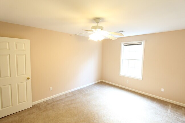 Building Photo - 1561 Savannah Park Ln