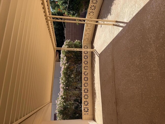 Building Photo - 9209 W Glen Oaks Cir N