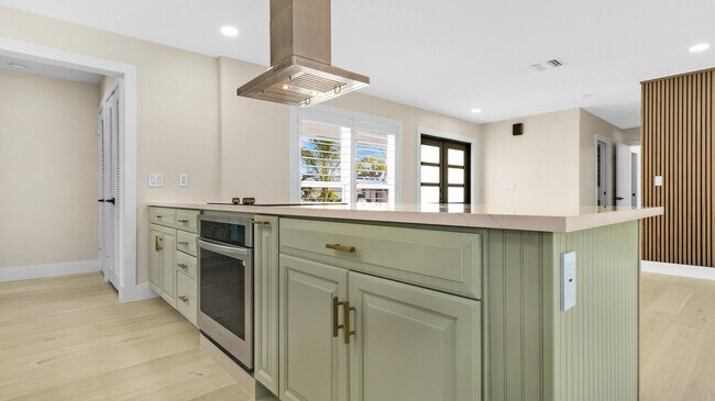 Building Photo - 158 Lucina Dr