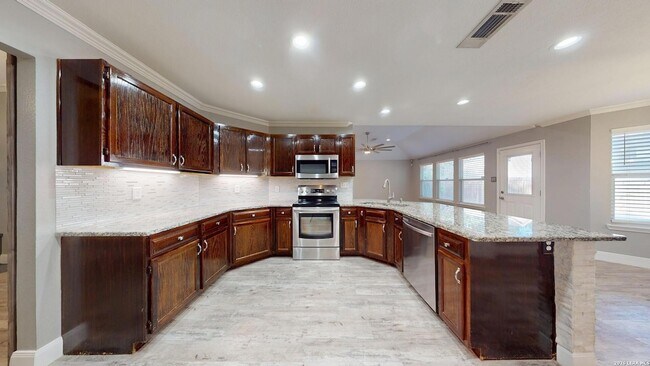 Building Photo - 1009 Crimson Cove Dr