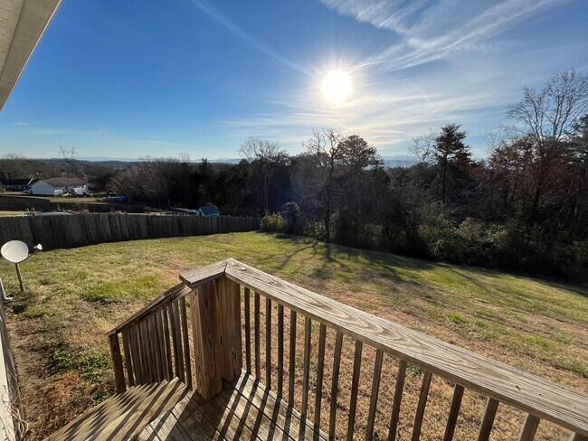 Building Photo - Single Family 2 bedroom 2 bathroom