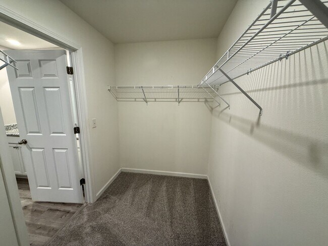 Building Photo - Beautiful 3 bedroom 2 bath brick craftsman home available for rent! POWER INCLUDED!
