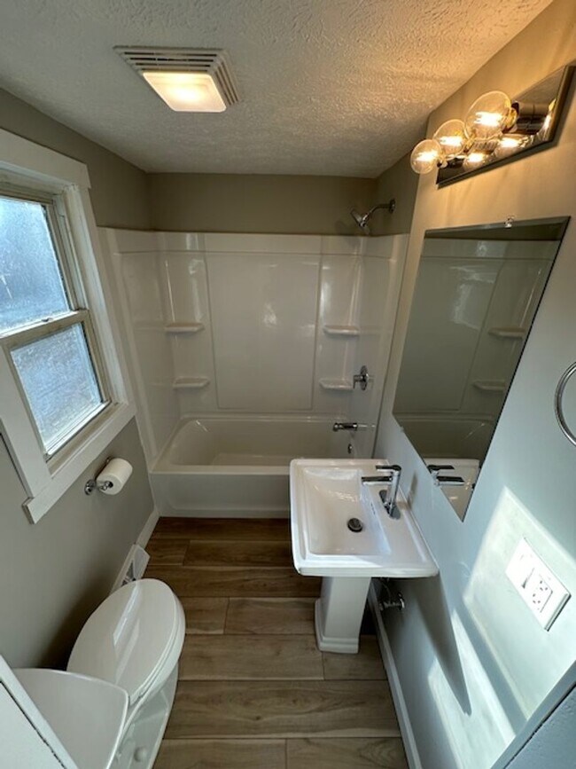 Building Photo - Spacious & Fully Renovated 3-Bedroom Home Near Downtown Hartville, OH