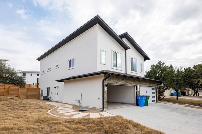 Building Photo - 5707 Thunderbird St