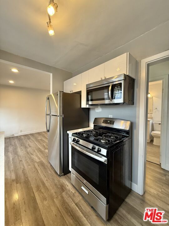 Building Photo - 1326 S Bronson Ave