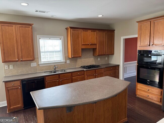 Building Photo - 7411 Redbud Loop