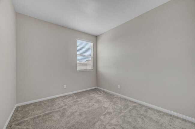 Building Photo - Summerlin gated community 4 bedroom 3 baths