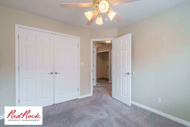Building Photo - Dog Friendly - 3 Bedroom, 2 Bathroom Prope...