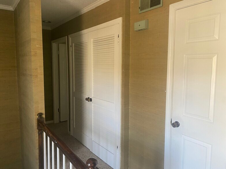 Building Photo - 3649 Haughton Ln