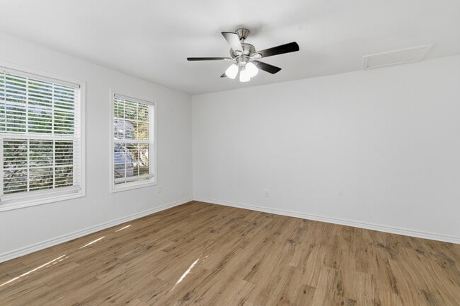 Building Photo - 920 W Ford St