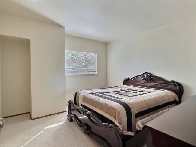 Building Photo - 6BD/3BA – Spacious West San Jose home near...