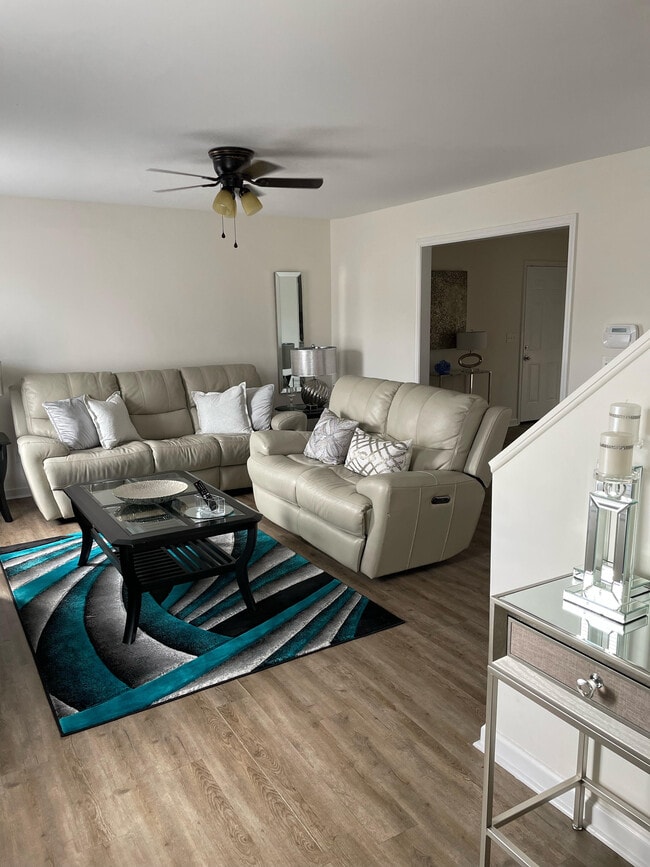 Building Photo - 1331 Stratton Place Dr