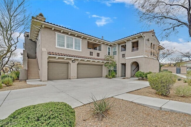 Primary Photo - 825 Canterra St