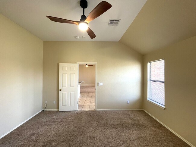 Building Photo - 3913 Lamar Dr