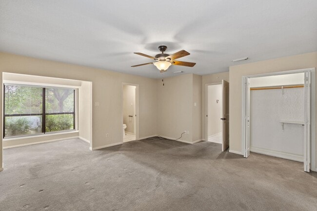 Building Photo - 106 Cross Bow