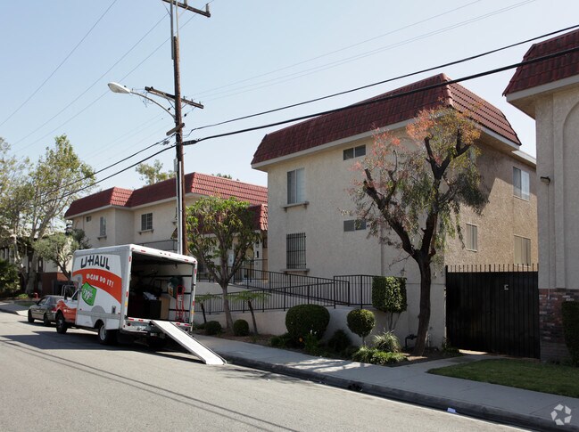 Building Photo - 14118 Cordary Ave