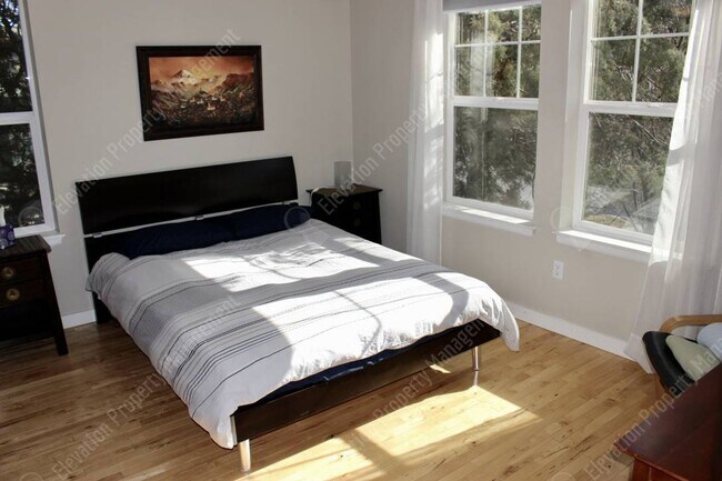 Building Photo - Furnished 2 BR home in Old Mill district