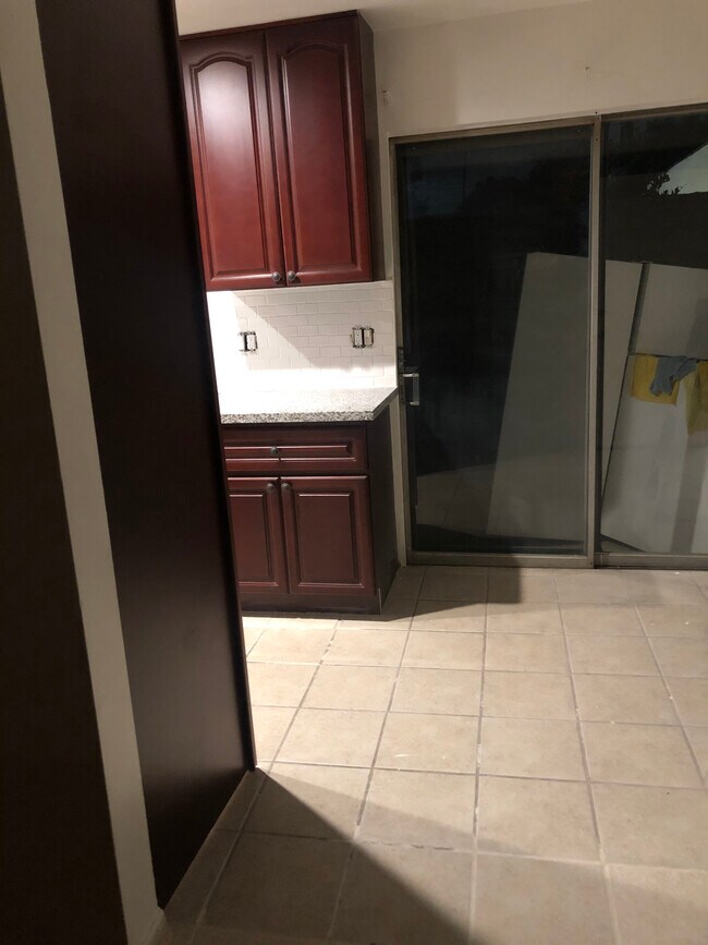 Building Photo - 407 Violet Ave