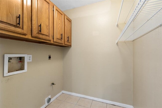 Building Photo - 25710 Pepper Ridge Ln