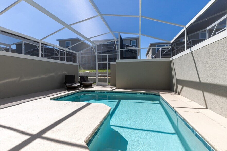 Building Photo - 994 Splash Shot Pl