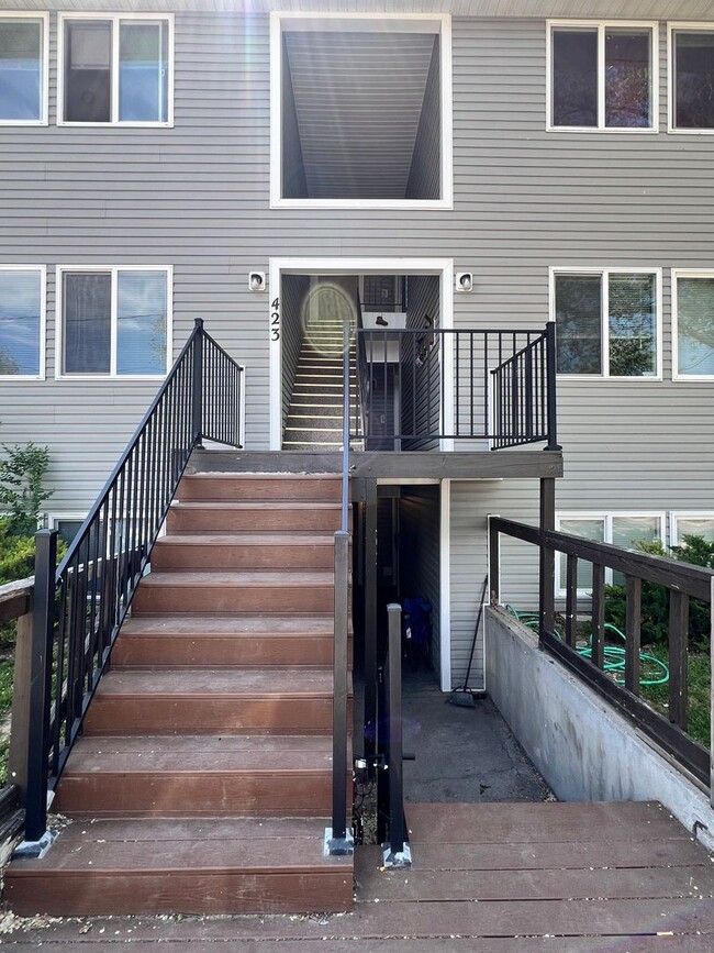 Building Photo - 423 E Dunn St