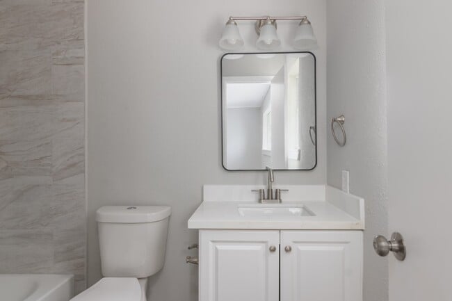 Building Photo - 92 Sparrow Way