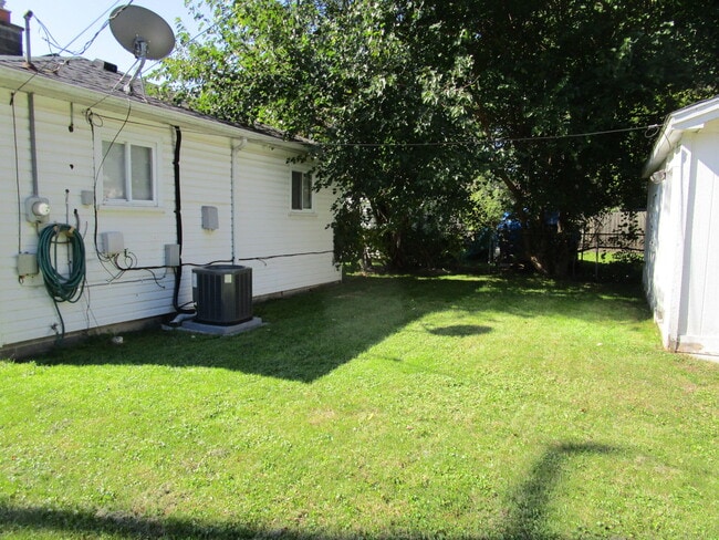 Building Photo - 25606 Hanover St