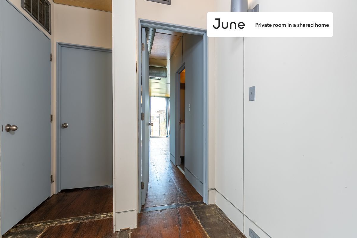 Building Photo - Room in Shared 6 bed/6 bath home