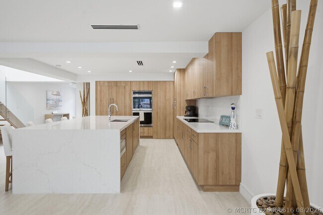 Building Photo - 1173 Hillsboro Mile
