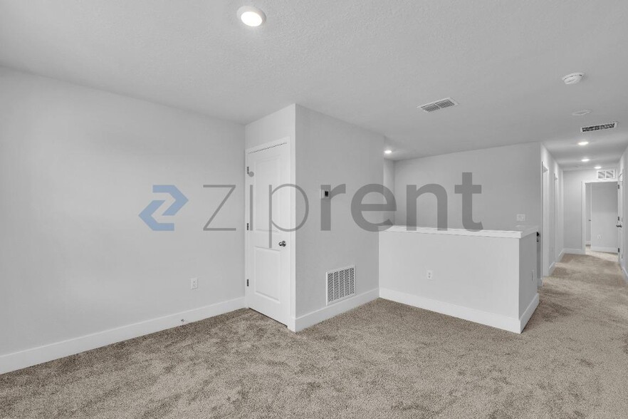 Building Photo - Unit