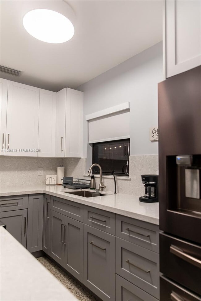 Building Photo - 2040 NE 173rd St