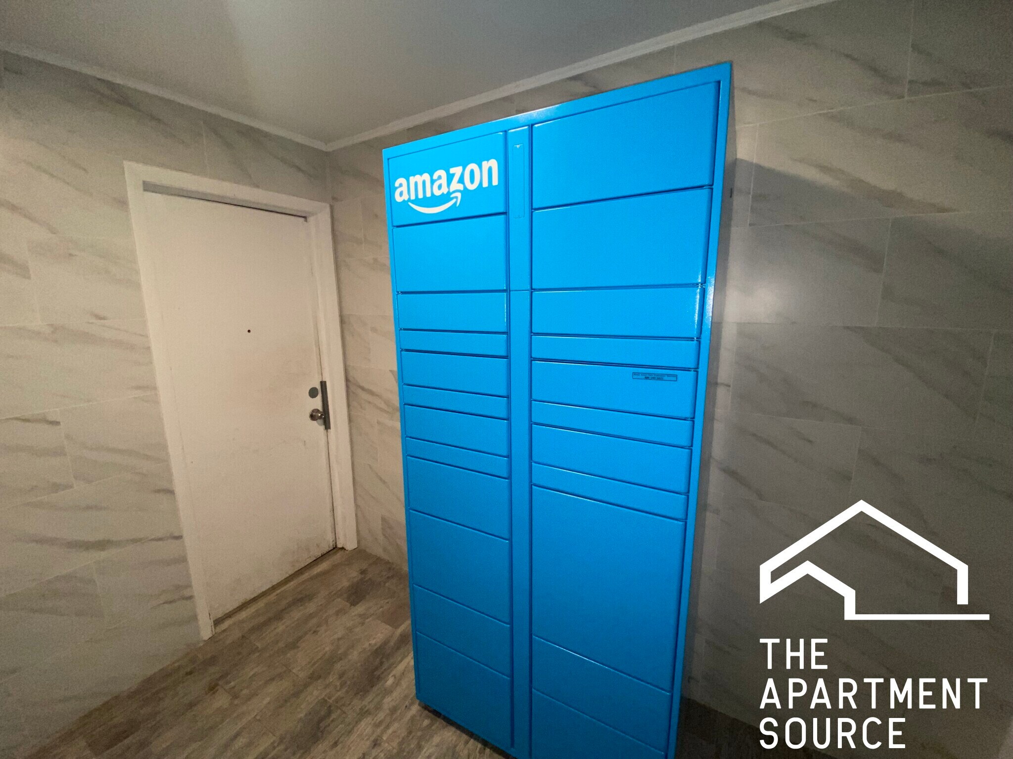 Building Photo - 1321 W Sherwin Ave