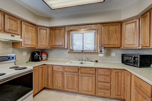 Building Photo - 1531 N 116th St