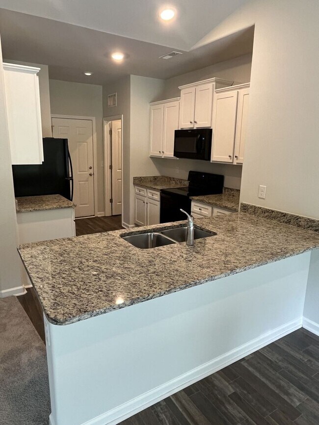 Building Photo - Newer 3 Bed Ranch home in East Charlotte