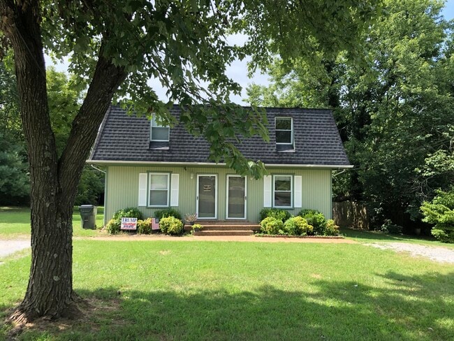 1140 E Main Street Duplex Available - 1140 E Main St