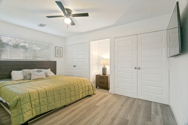 Building Photo - 1273 Palisades Dr