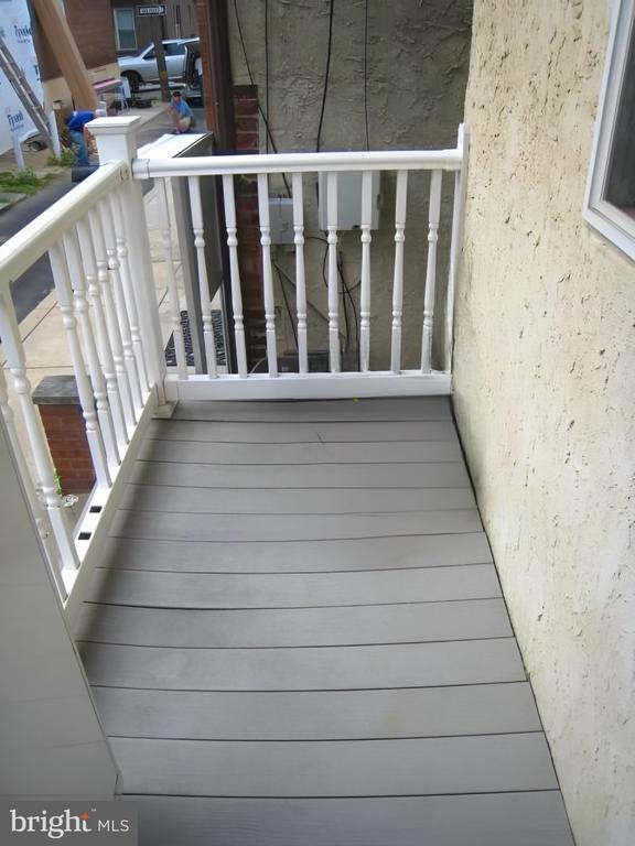 Building Photo - 130 Manton St