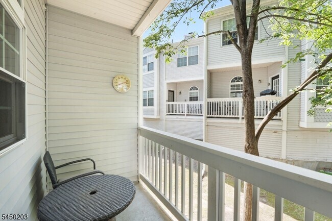Building Photo - 2202 Yardley Pl