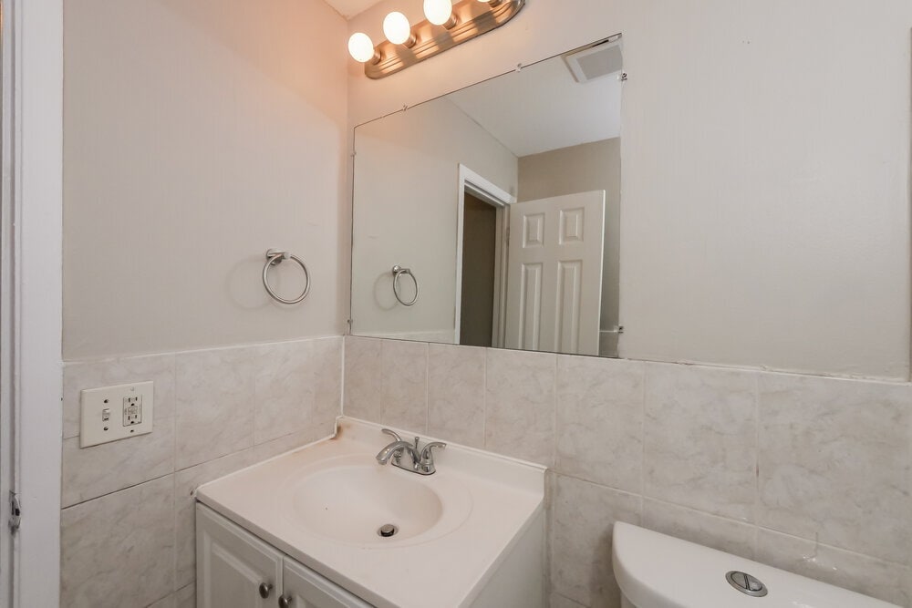 Building Photo - 3401 NW 18th Pl