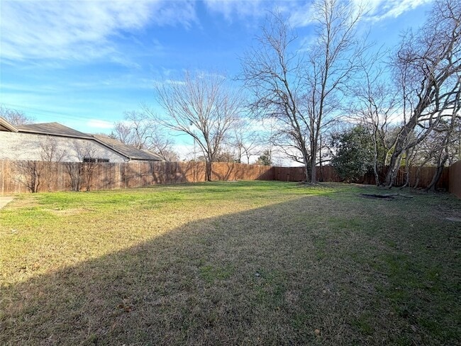 Building Photo - 1108 W Day St